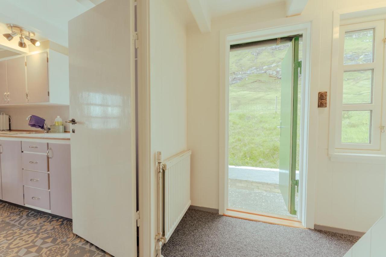 Authentic Faroese House / Unique Location / Nature Hellurnar Eksteriør billede